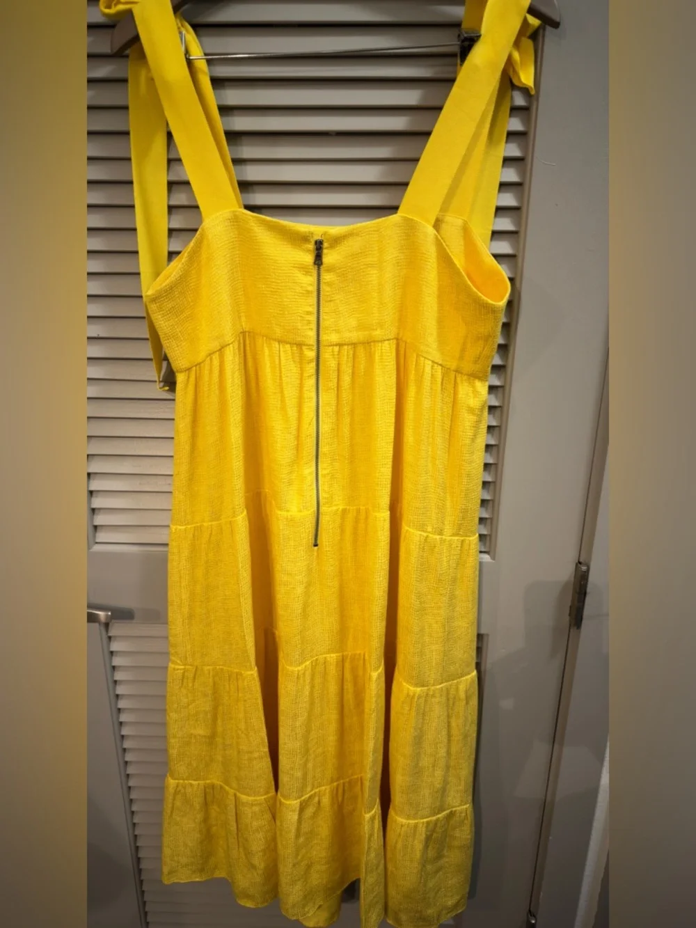 Alice + Olivia Cynthia Dress Size 10 Yellow Textured Midi Dress Worn Once - Picture 5 of 7